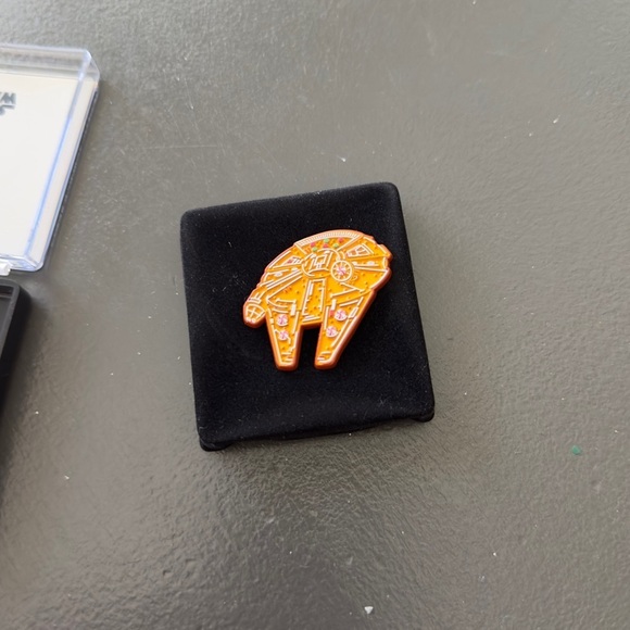 Her Universe Happy Holidays Collectible Pin Millennium Falcon Signed Ahsoka Xmas - Picture 6 of 9